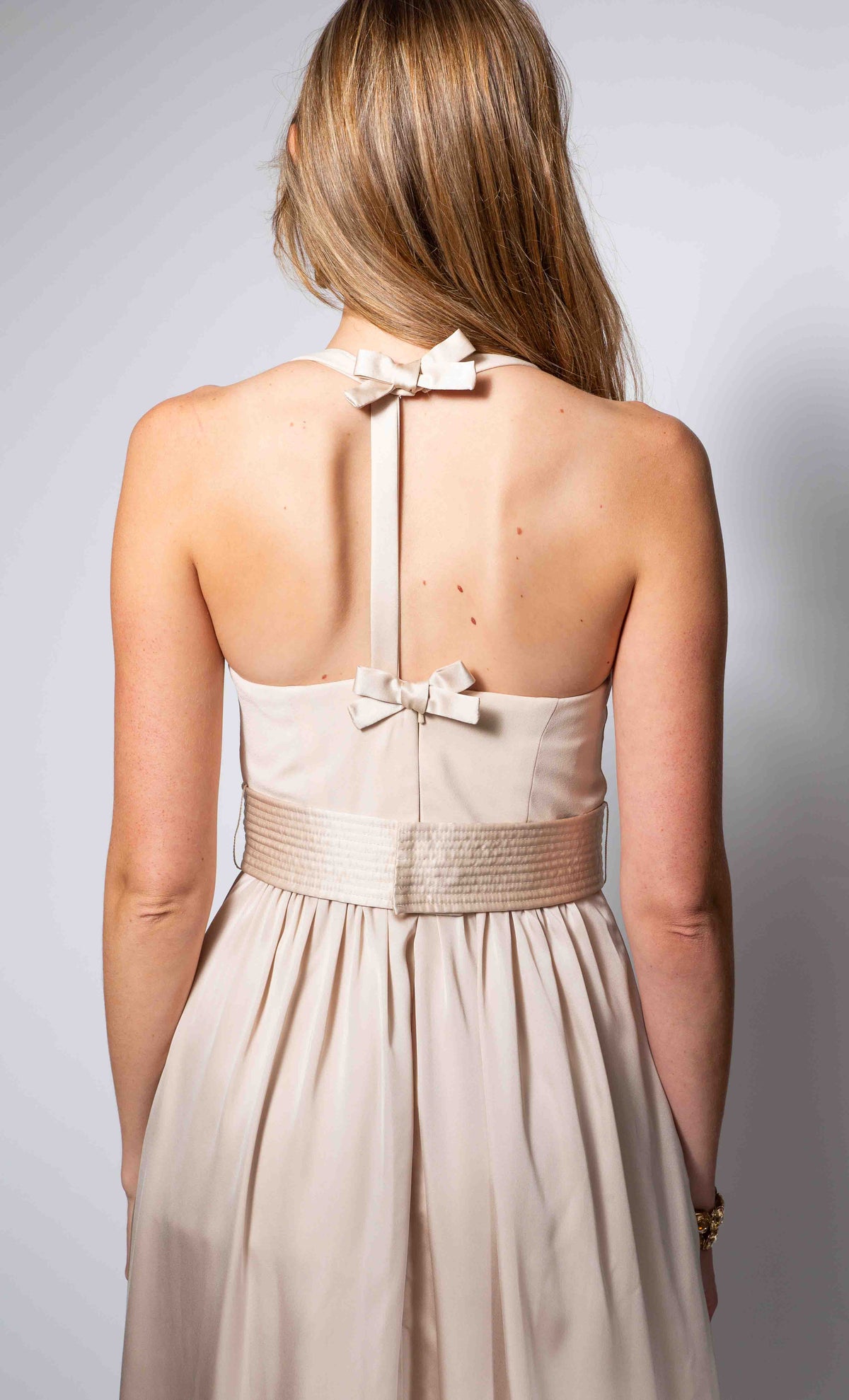 White by Vera Wang Champagne Halter Charmeuse Women's Formal Maxi Dress Size 2