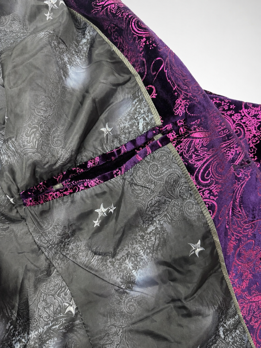 Mage Male blazer interior showing patterned gray and black lining