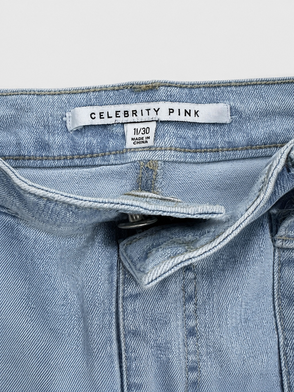 Women’s Celebrity Pink Y2K Inspired Light Wash Wide Leg Cargo Jeans Size 11/30