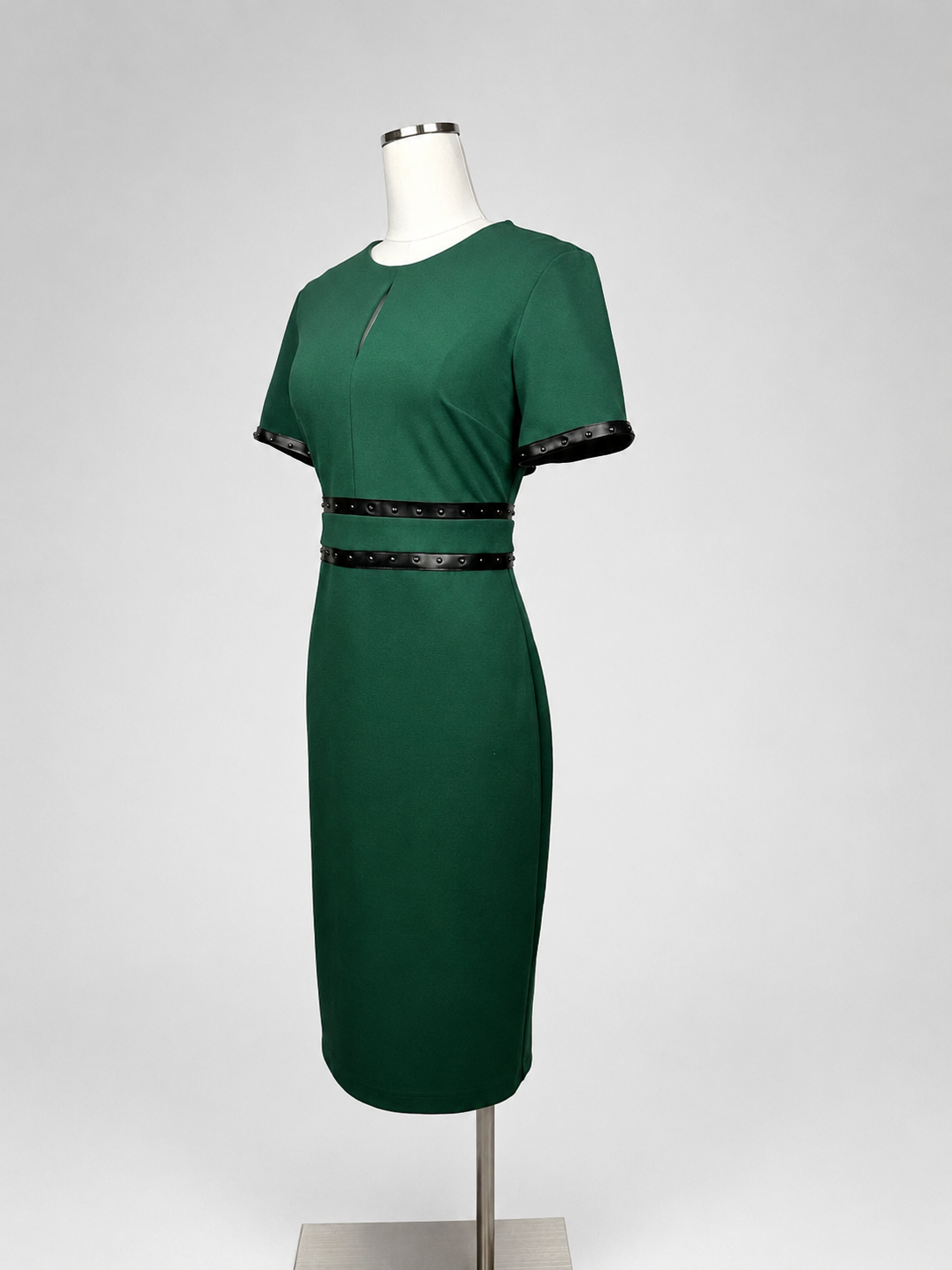 Back view of Joseph Ribkoff emerald sheath dress showing full zipper closure