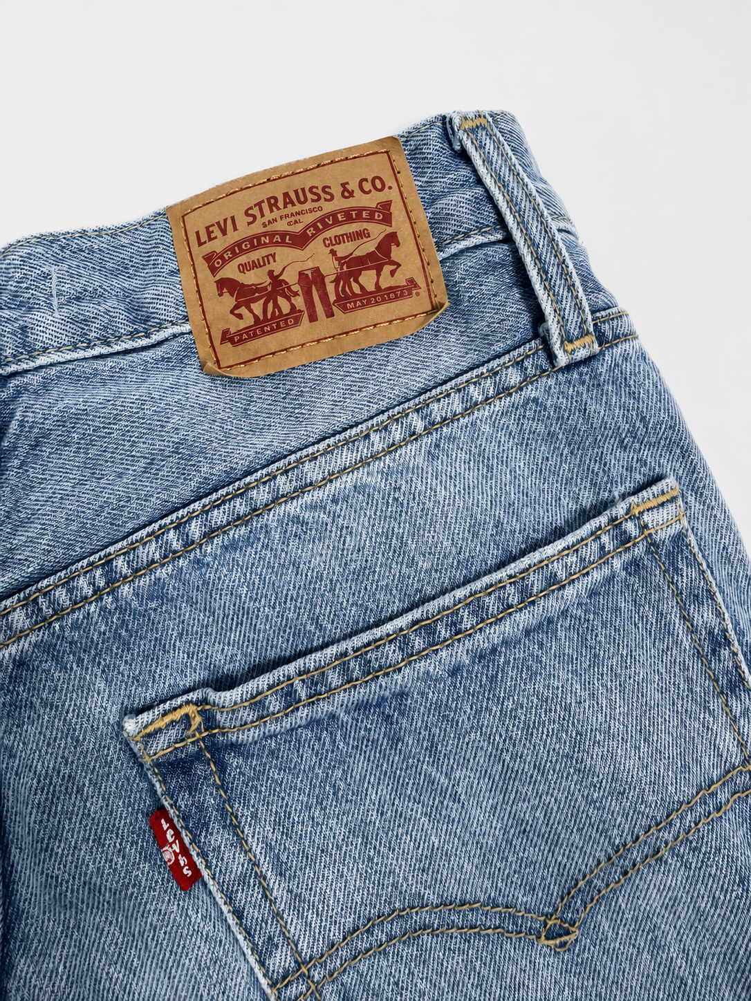 Women’s Levi’s ’94 Baggy Y2K Inspired Distressed Jeans Light Wash Size 27